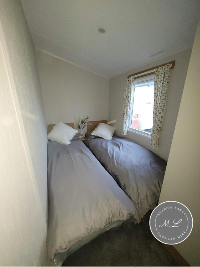 צ'אפל סנט לאונרדס Palm Grove 181- Golden Palm - Pet Friendly, Wifi, Central Heating, Bed Linen - Meadow Lakes Caravan & Lodge Hire מראה חיצוני תמונה