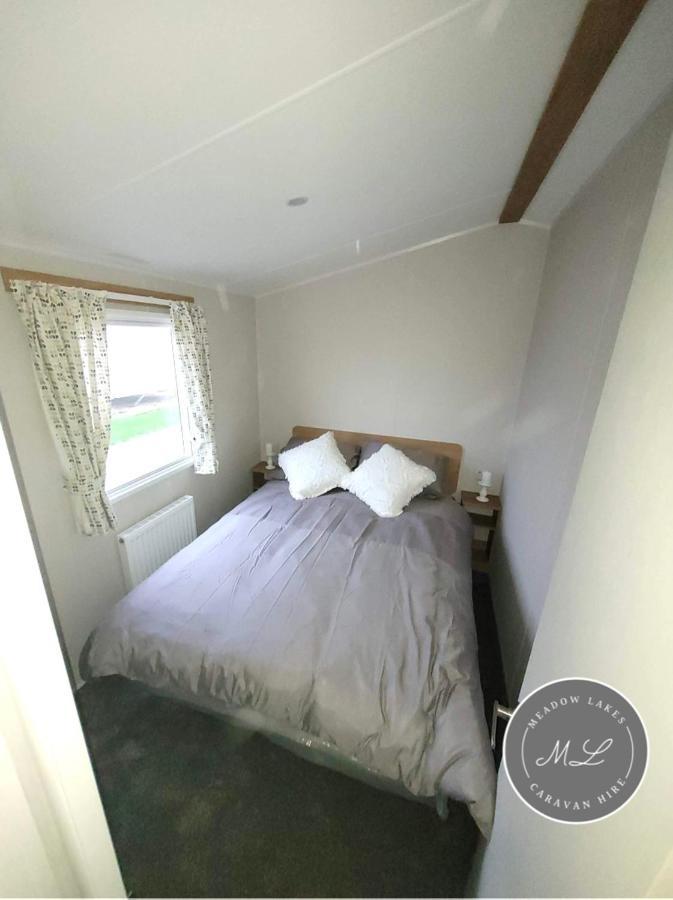 צ'אפל סנט לאונרדס Palm Grove 181- Golden Palm - Pet Friendly, Wifi, Central Heating, Bed Linen - Meadow Lakes Caravan & Lodge Hire מראה חיצוני תמונה