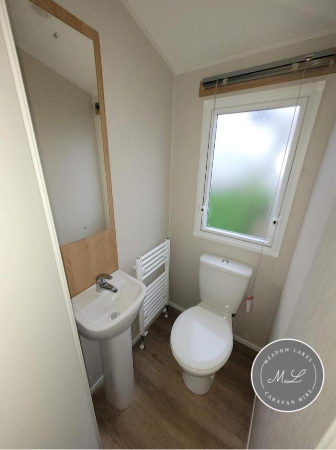 צ'אפל סנט לאונרדס Palm Grove 181- Golden Palm - Pet Friendly, Wifi, Central Heating, Bed Linen - Meadow Lakes Caravan & Lodge Hire מראה חיצוני תמונה