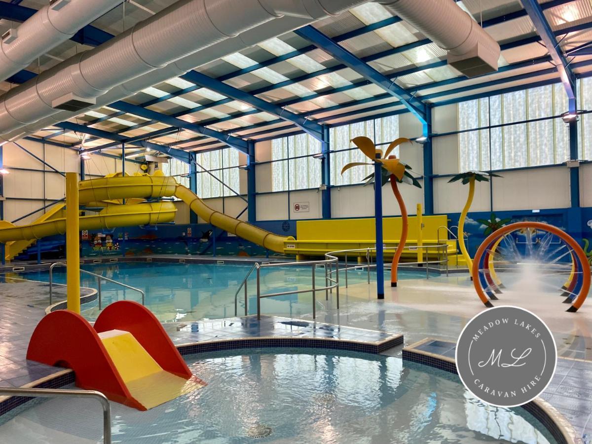 צ'אפל סנט לאונרדס Palm Grove 181- Golden Palm - Pet Friendly, Wifi, Central Heating, Bed Linen - Meadow Lakes Caravan & Lodge Hire מראה חיצוני תמונה