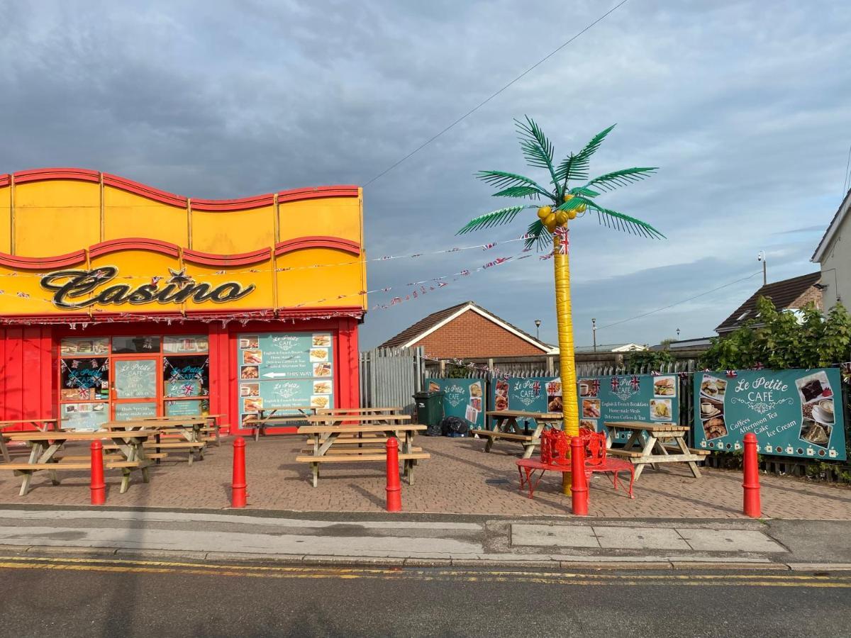 צ'אפל סנט לאונרדס Palm Grove 181- Golden Palm - Pet Friendly, Wifi, Central Heating, Bed Linen - Meadow Lakes Caravan & Lodge Hire מראה חיצוני תמונה