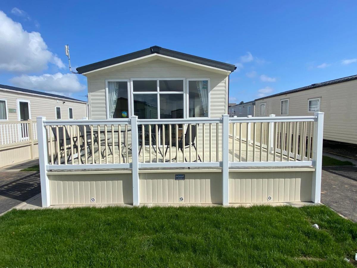 צ'אפל סנט לאונרדס Palm Grove 181- Golden Palm - Pet Friendly, Wifi, Central Heating, Bed Linen - Meadow Lakes Caravan & Lodge Hire מראה חיצוני תמונה