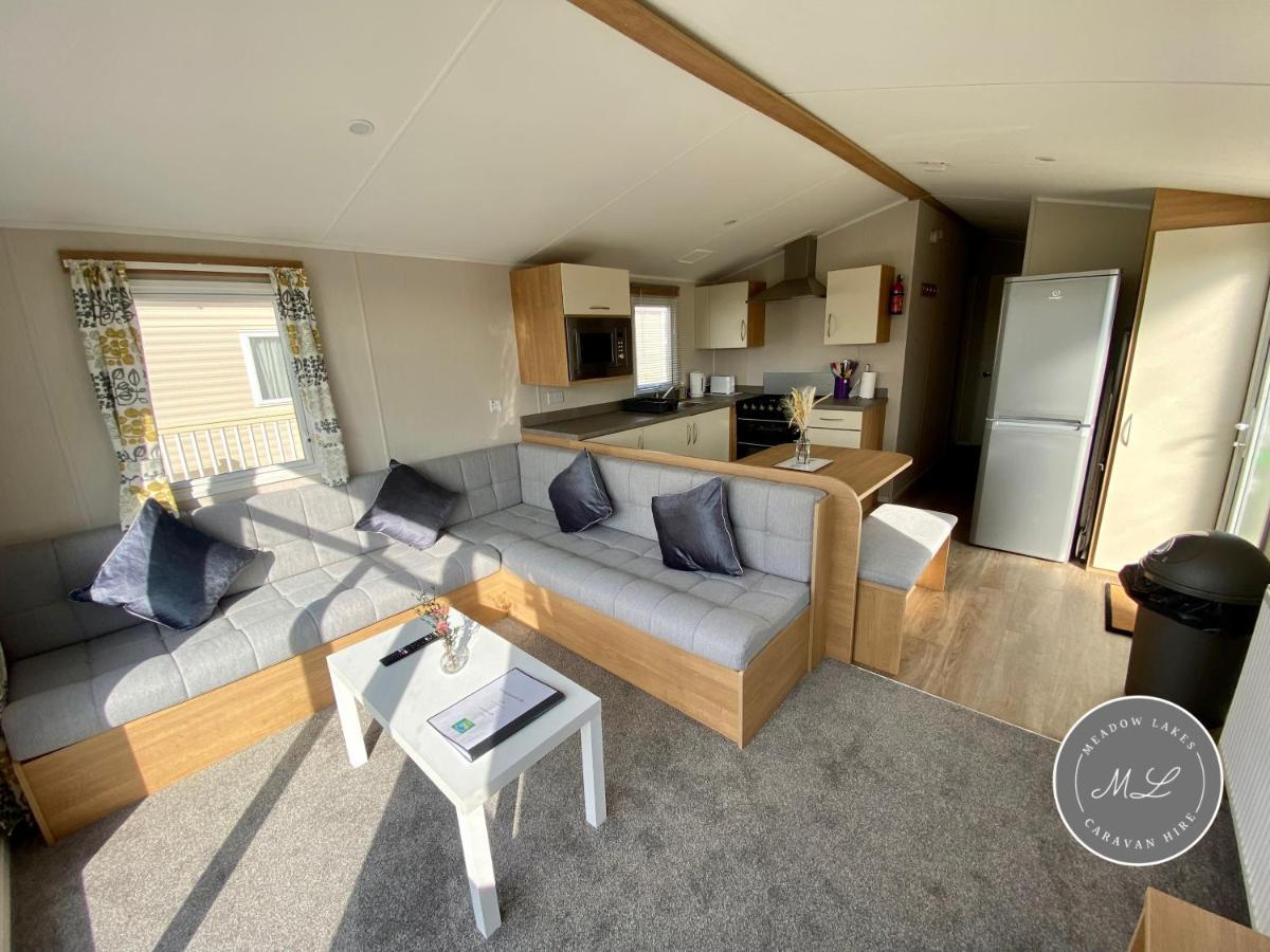 צ'אפל סנט לאונרדס Palm Grove 181- Golden Palm - Pet Friendly, Wifi, Central Heating, Bed Linen - Meadow Lakes Caravan & Lodge Hire מראה חיצוני תמונה